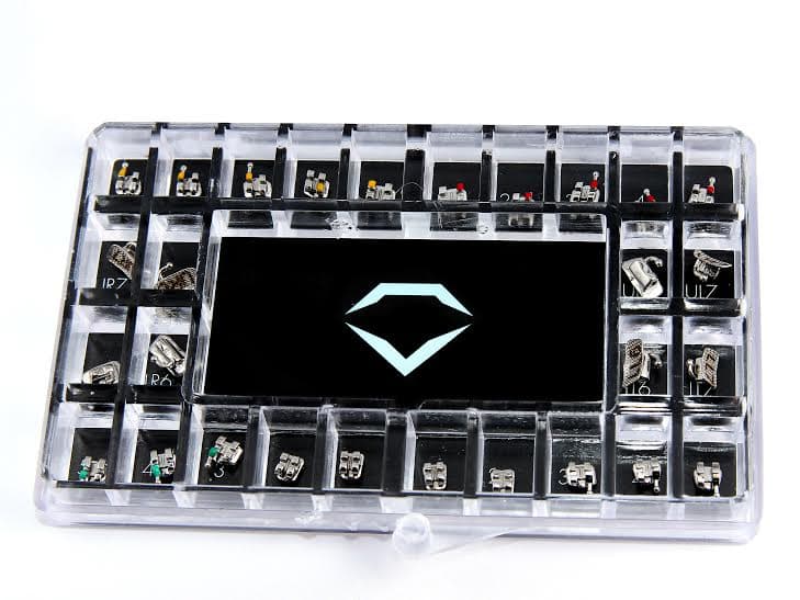 KIT BRACKETS METALICOS CLASSIC ROTH 018 +TUBOS PRIMEROS Y SEGUNDOS MOLARES 1 JUEGO